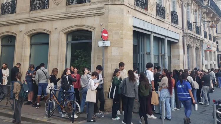 Crise du logement étudiant en Ile-de-France : Témoignages marquants d’une distribution alimentaire dans le 20ème arrondissement