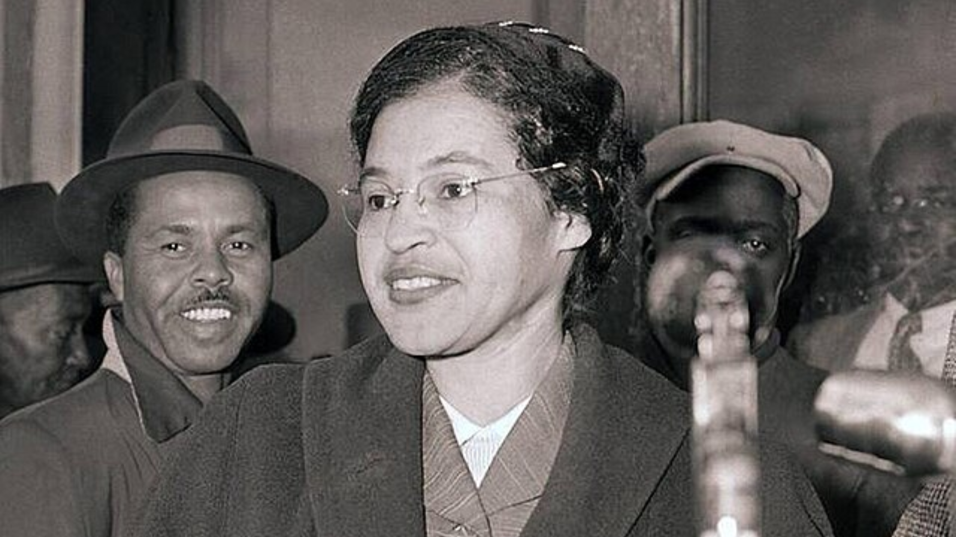 Portrait – Rester assise, pour elle c’est se lever